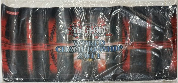 画像1: 「WCS2011」ハーフプレイマット 【サプライ】【プレイマット】【未開封】 (1)