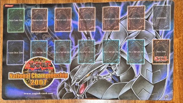 画像1: 「黒サイバードラゴン 2007 アッパーデック」プレイマット 【サプライ】【プレイマット】【開封済み】【状態B-】 (1)