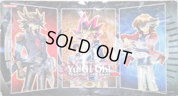 画像1: 「武藤遊戯＆不動遊星＆遊戯十代」プレイマット 【サプライ】【プレイマット】【開封済み】 (1)