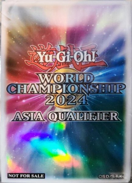 画像1: 「WCS2024虹(英語表記)」スリーブ 【サプライ】【スリーブ】【未開封】【70枚】 (1)